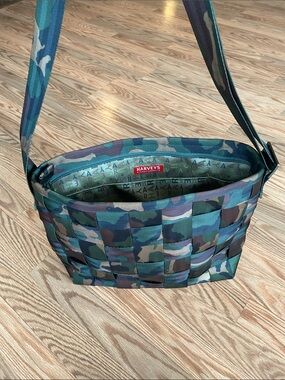 Harveys Green Camo Woven the Original Seatbelt Crossbody Bag Like New Luxury